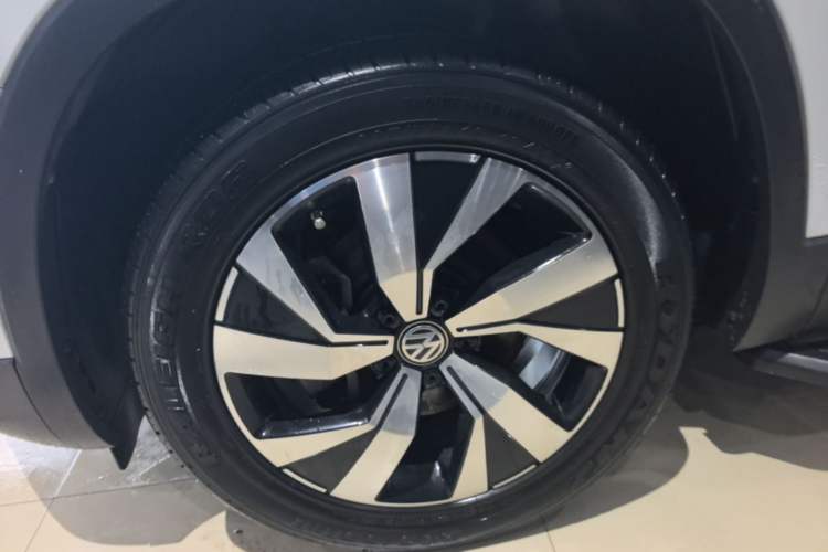 Used Volkswagen Tayron 2019 330TSI Two-Wheel Drive Luxury Model China VI Standard Left Front Wheel Hub
