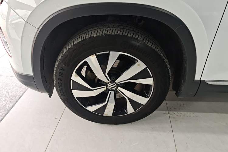 Used Volkswagen Tayron 2019 330TSI Two-Wheel Drive Luxury Model China VI Standard Left Front Wheel Hub