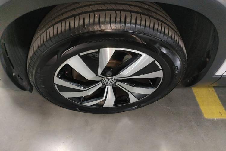 Used Volkswagen Tayron 2019 330TSI Two-Wheel-Drive Luxury Version China V Emission Standard Left Front Wheel Hub