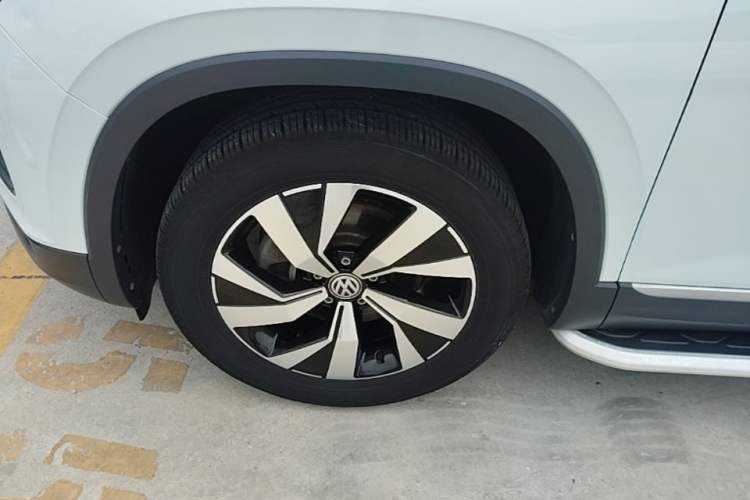 Used Volkswagen Tayron 2019 330TSI Two-Wheel Drive Luxury Model China VI Standard Left Front Wheel Hub