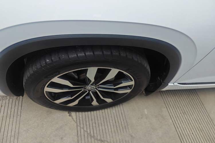 Used Volkswagen Tayron 2019 380TSI Four-Wheel Drive R-Line China VI-standard Left Front Wheel Hub