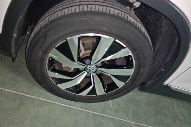 Used Volkswagen Tayron 2019 330TSI Two-Wheel-Drive Luxury Version China V Emission Standard Left Front Wheel Hub
