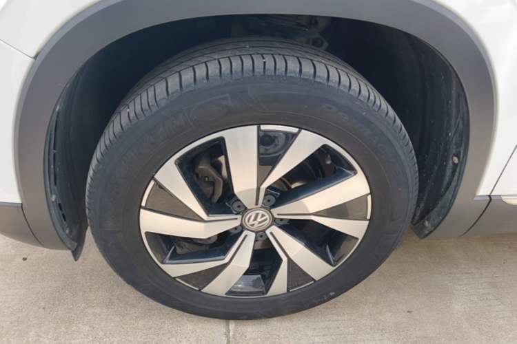 Used Volkswagen Tayron 2019 330TSI Two-Wheel Drive Luxury Model China VI Standard Left Front Wheel Hub