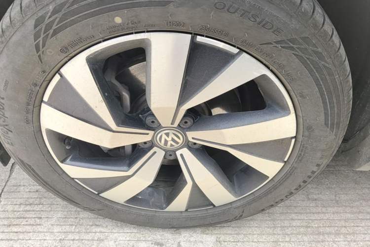 Used Volkswagen Tayron 2019 330TSI Two-Wheel Drive Luxury Model China VI Standard Left Front Wheel Hub