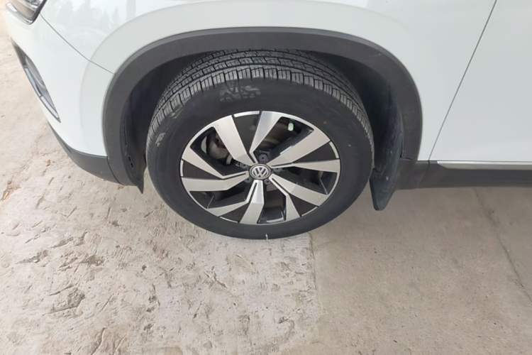 Used Volkswagen Tayron 2019 330TSI Two-Wheel Drive Luxury Model China VI Standard Left Front Wheel Hub