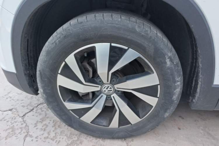 Used Volkswagen Tayron 2019 330TSI Two-Wheel Drive Luxury Model China VI Standard Left Front Wheel Hub