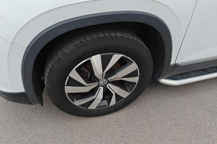 Used Volkswagen Tayron 2019 330TSI Two-Wheel Drive Luxury Model China VI Standard Left Front Wheel Hub