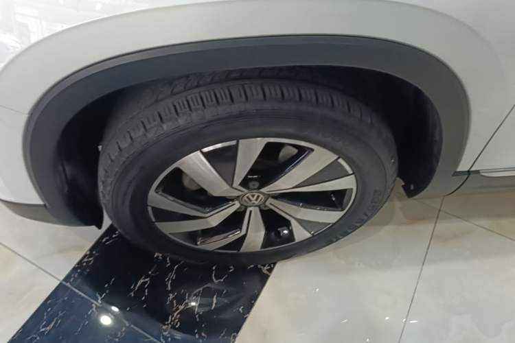 Used Volkswagen Tayron 2019 330TSI Two-Wheel Drive Luxury Model China VI Standard Left Front Wheel Hub