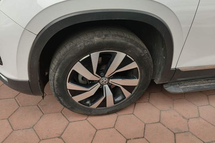 Used Volkswagen Tayron 2019 Teramont Edition 280TSI Two-Wheel Drive Luxury Model China VI Standard Left Front Wheel Hub