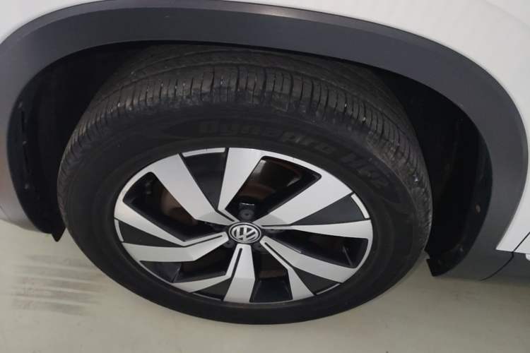 Used Volkswagen Tayron 2019 330TSI Two-Wheel-Drive Luxury Version China V Emission Standard Left Front Wheel Hub