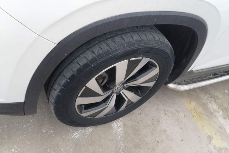 Used Volkswagen Tayron 2019 330TSI Two-Wheel Drive Luxury Model China VI Standard Left Front Wheel Hub