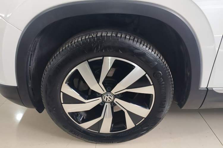 Used Volkswagen Tayron 2019 330TSI Two-Wheel Drive Luxury Model China VI Standard Left Front Wheel Hub