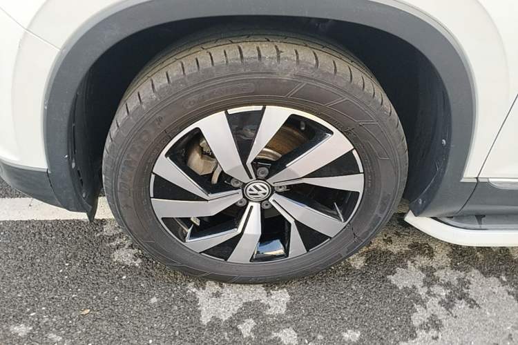 Used Volkswagen Tayron 2019 330TSI Two-Wheel Drive Luxury Model China VI Standard Left Front Wheel Hub