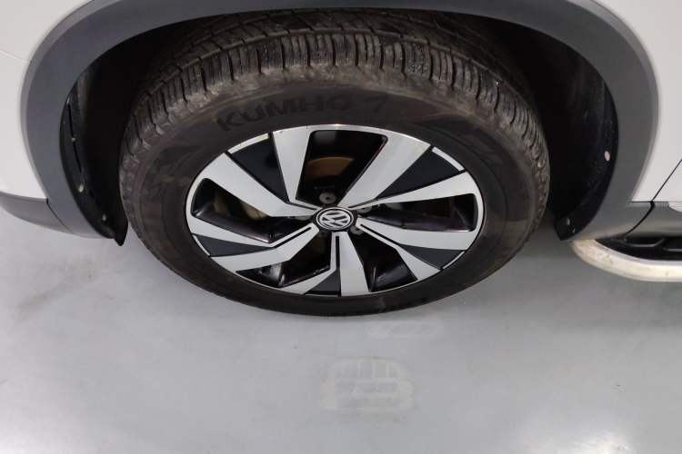 Used Volkswagen Tayron 2019 Teramont Edition 280TSI Two-Wheel Drive Luxury Model China VI Standard Left Front Wheel Hub
