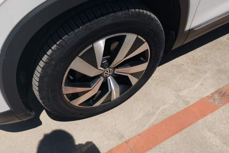 Used Volkswagen Tayron 2019 330TSI Two-Wheel Drive Luxury Model China VI Standard Left Front Wheel Hub