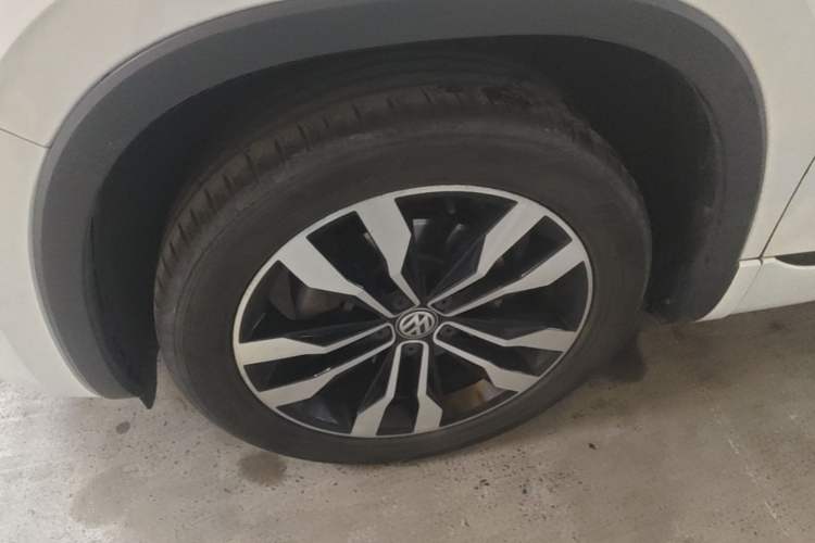 Used Volkswagen Tayron 2019 380TSI Four-Wheel Drive R-Line China VI-standard Left Front Wheel Hub