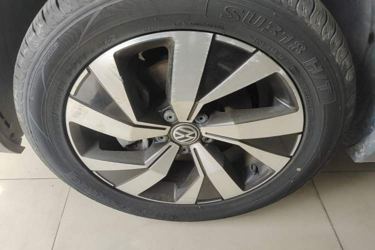 Used Volkswagen Tayron 2019 330TSI Two-Wheel Drive Luxury Model China VI Standard Left Front Wheel Hub