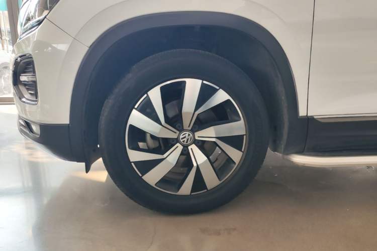 Used Volkswagen Tayron 2019 Teramont Edition 280TSI Two-Wheel Drive Luxury Model China VI Standard Left Front Wheel Hub