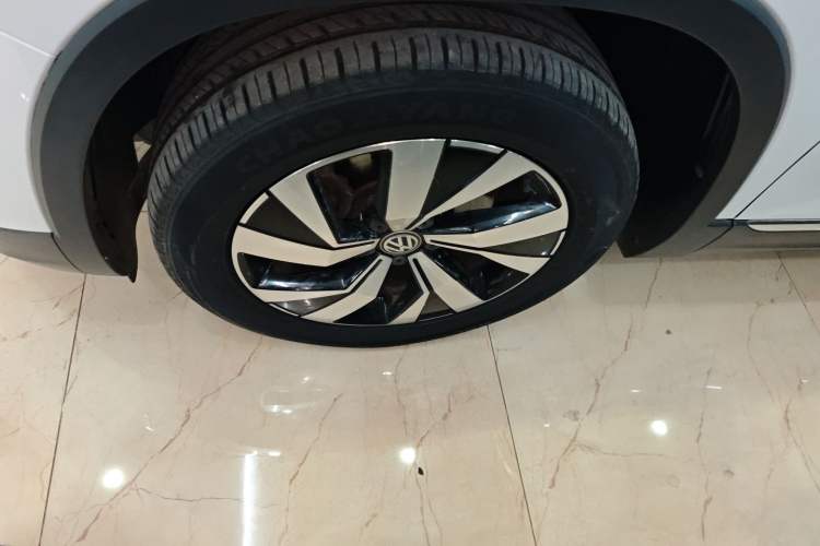 Used Volkswagen Tayron 2019 330TSI Two-Wheel Drive Luxury Model China VI Standard Left Front Wheel Hub