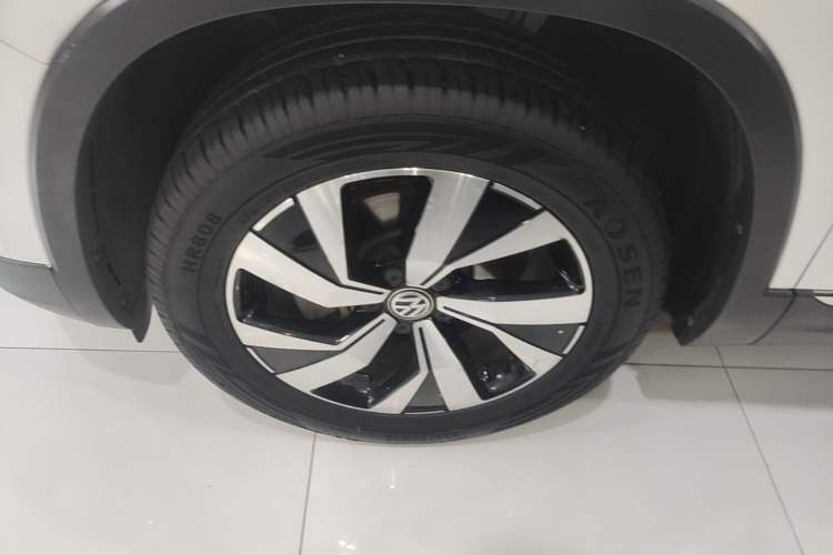 Used Volkswagen Tayron 2019 330TSI Two-Wheel Drive Luxury Model China VI Standard Left Front Wheel Hub