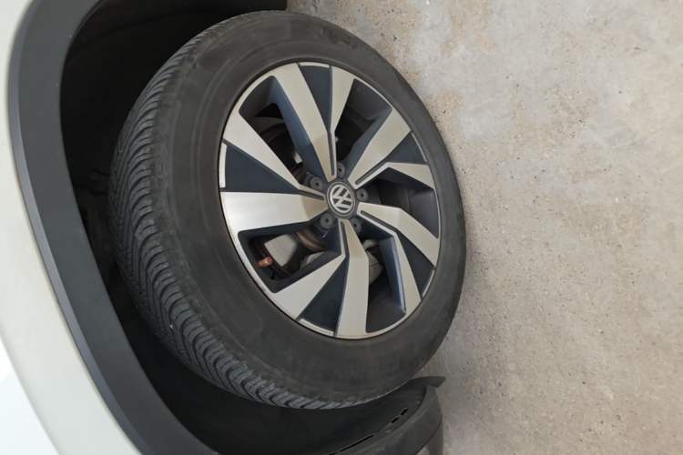 Used Volkswagen Tayron 2019 330TSI Two-Wheel-Drive Luxury Version China V Emission Standard Left Front Wheel Hub