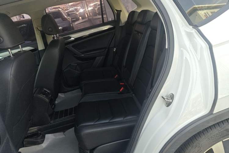 Used Volkswagen Tayron 2019 330TSI Two-Wheel-Drive Luxury Version China V Emission Standard Left Rear Seat