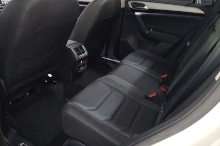 Used Volkswagen Tayron 2019 330TSI Two-Wheel-Drive Luxury Version China V Emission Standard Left Rear Seat