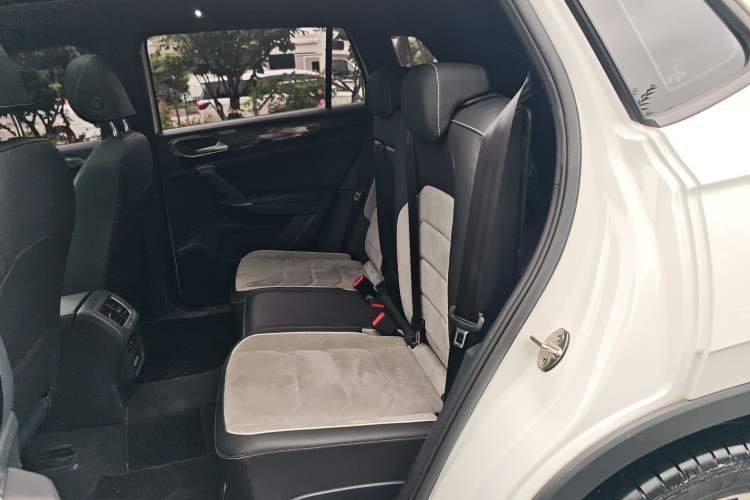 Used Volkswagen Tayron 2019 380TSI Four-Wheel Drive R-Line China VI-standard Left Rear Seat