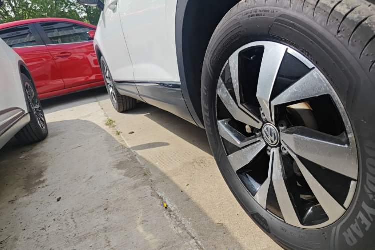 Used Volkswagen Tayron 2019 330TSI Two-Wheel-Drive Luxury Version China V Emission Standard Left Side Sill