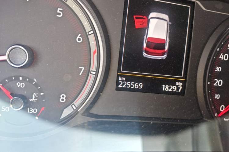 Used Volkswagen Tayron 2019 330TSI Two-Wheel-Drive Luxury Version China V Emission Standard Odometer Close Up