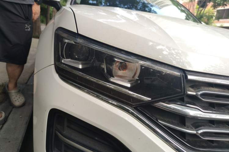 Used Volkswagen Tayron 2019 330TSI Two-Wheel-Drive Luxury Plus China VI Standard Right Front Headlight