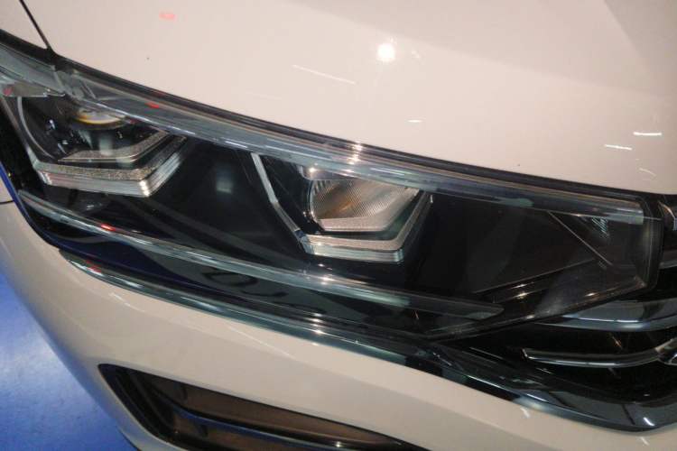 Used Volkswagen Tayron 2019 330TSI Two-Wheel-Drive Luxury Version China V Emission Standard Right Front Headlight