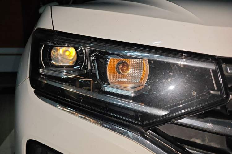Used Volkswagen Tayron 2019 330TSI Two-Wheel-Drive Luxury Version China V Emission Standard Right Front Headlight
