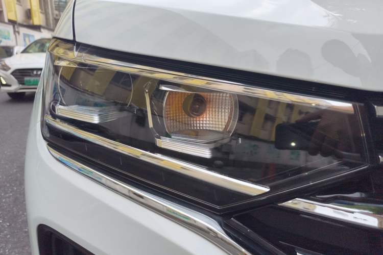 Used Volkswagen Tayron 2019 330TSI Two-Wheel-Drive Luxury Version China V Emission Standard Right Front Headlight
