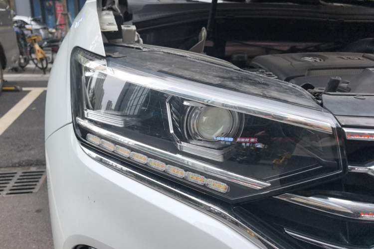 Used Volkswagen Tayron 2019 380TSI All-Wheel Drive R-Line China V-standard Right Front Headlight