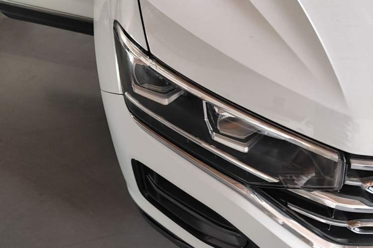 Used Volkswagen Tayron 2019 330TSI Two-Wheel-Drive Luxury Version China V Emission Standard Right Front Headlight