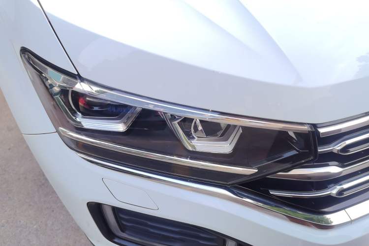 Used Volkswagen Tayron 2019 330TSI Two-Wheel Drive Prestige Version China V Standard Right Front Headlight