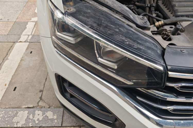 Used Volkswagen Tayron 2019 Teramont Edition 280TSI Two-Wheel Drive Luxury Model China VI Standard Right Front Headlight