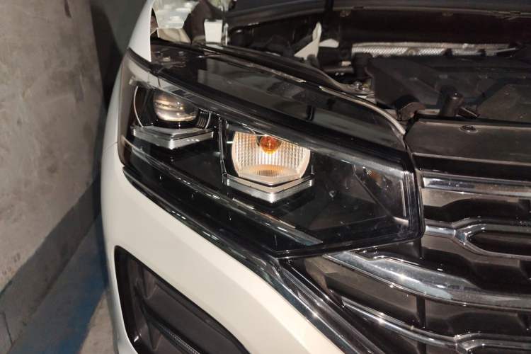 Used Volkswagen Tayron 2019 330TSI Four-Wheel Drive Luxury Version China VI Standard Right Front Headlight