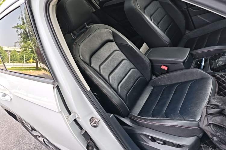 Used Volkswagen Tayron 2019 330TSI Two-Wheel Drive Luxury Model China VI Standard Right Front Seat