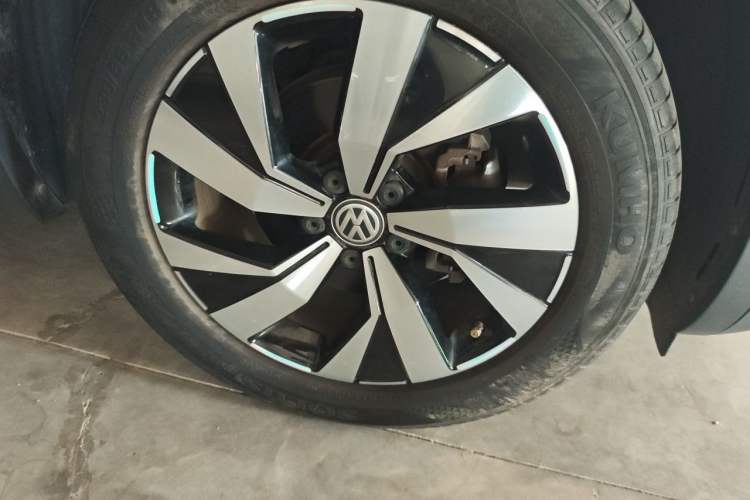 Used Volkswagen Tayron 2019 Teramont Edition 280TSI Two-Wheel Drive Luxury Model China VI Standard Right Front Wheel Hub