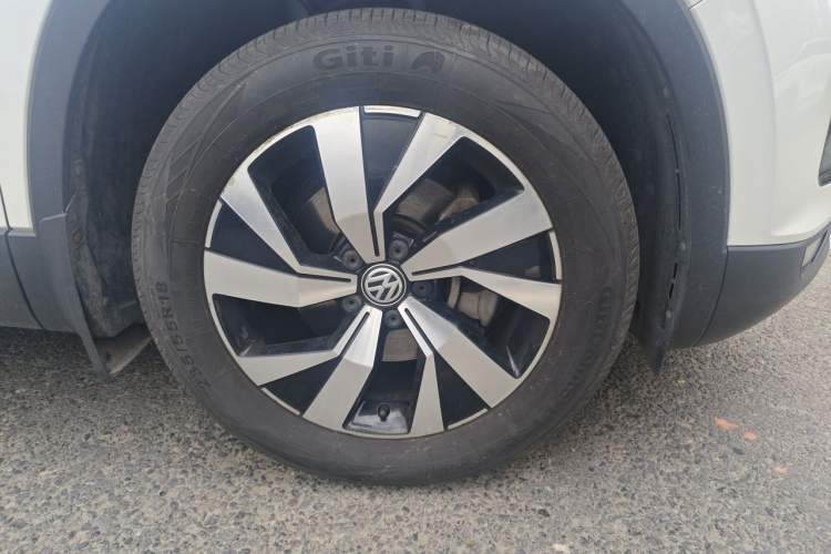 Used Volkswagen Tayron 2019 330TSI Two-Wheel Drive Luxury Model China VI Standard Right Front Wheel Hub