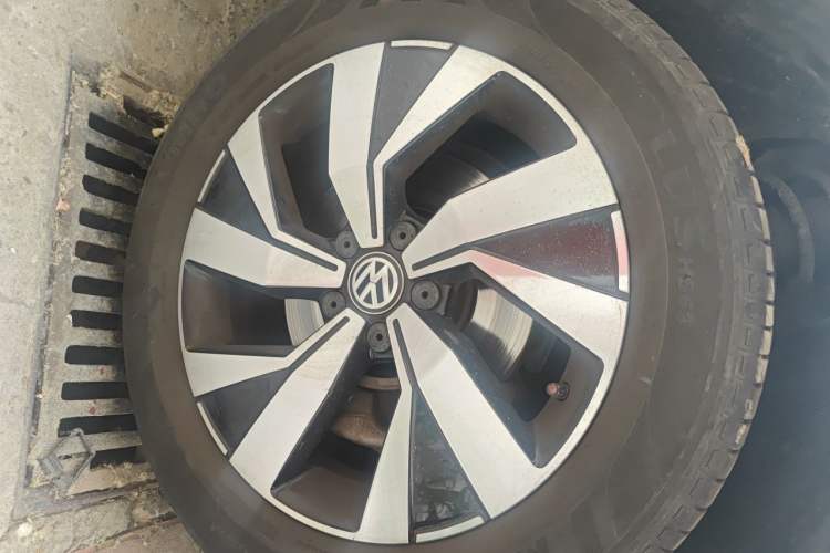Used Volkswagen Tayron 2019 330TSI Two-Wheel Drive Luxury Model China VI Standard Right Front Wheel Hub