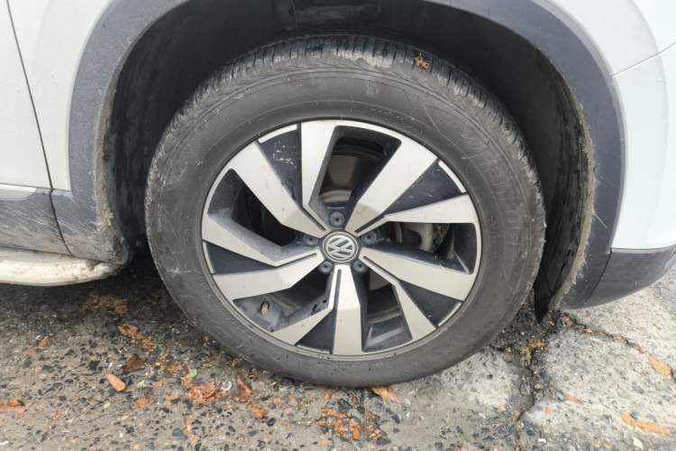 Used Volkswagen Tayron 2019 Teramont Edition 280TSI Two-Wheel Drive Luxury Model China VI Standard Right Front Wheel Hub