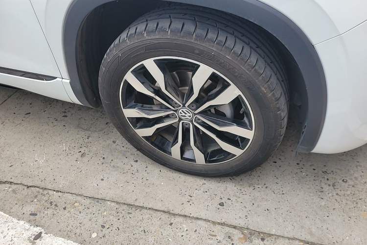 Used Volkswagen Tayron 2019 380TSI Four-Wheel Drive R-Line China VI-standard Right Front Wheel Hub