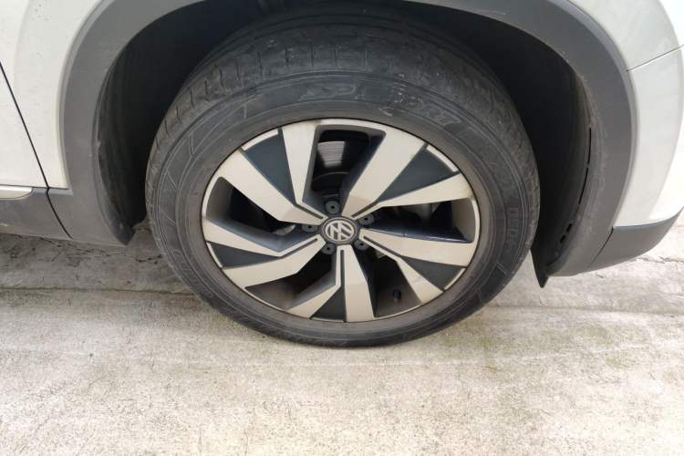 Used Volkswagen Tayron 2019 Teramont Edition 280TSI Two-Wheel Drive Luxury Model China VI Standard Right Front Wheel Hub
