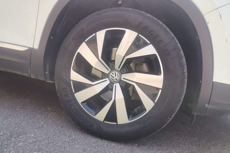 Used Volkswagen Tayron 2019 330TSI Two-Wheel Drive Luxury Model China VI Standard Right Front Wheel Hub
