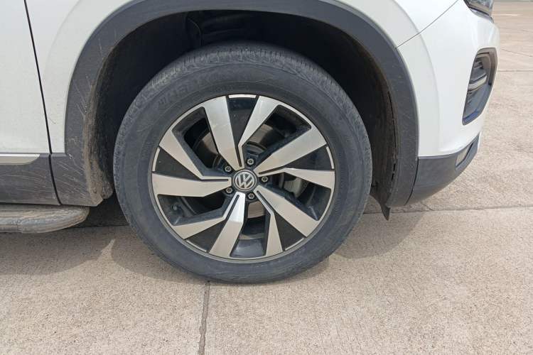 Used Volkswagen Tayron 2019 Teramont Edition 280TSI Two-Wheel Drive Luxury Model China VI Standard Right Front Wheel Hub