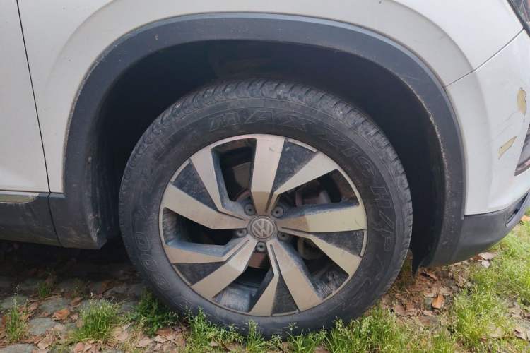 Used Volkswagen Tayron 2019 330TSI Two-Wheel-Drive Luxury Version China V Emission Standard Right Front Wheel Hub
