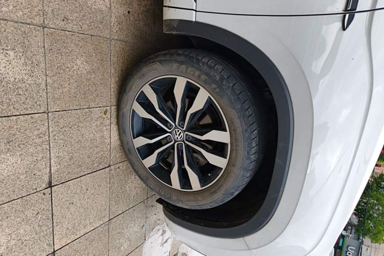 Used Volkswagen Tayron 2019 380TSI Four-Wheel Drive R-Line China VI-standard Right Front Wheel Hub